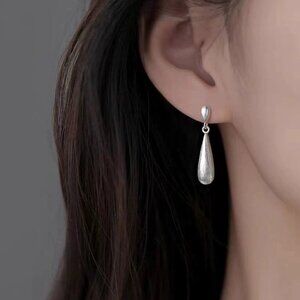 Elegant Silver Teardrop Earrings